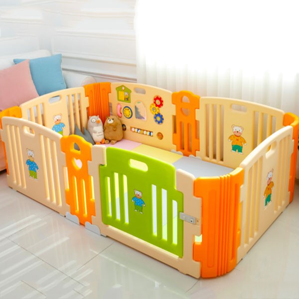 Quây cũi nhựa Hàn Quốc nhập khẩu có nhạc size 1.16*1.96m kèm đồ chơi HNP736M