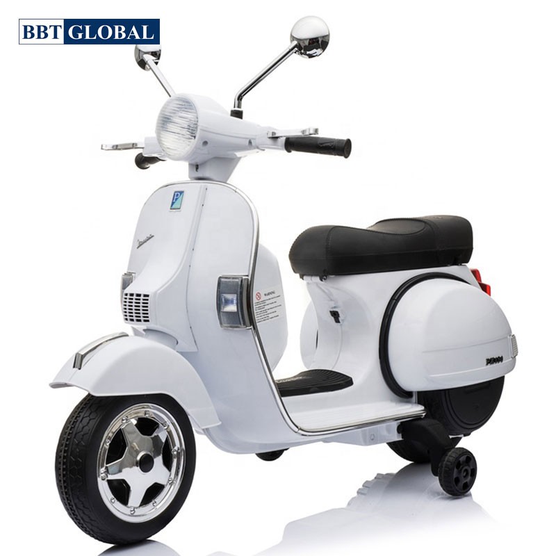 Xe máy điện trẻ em bản quyền Vespa PX150 màu trắng