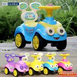 Xe chòi chân ô tô cho bé có nhạc hình Minion SW003