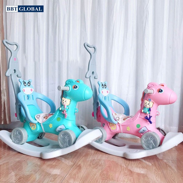 Xe chòi chân cho bé 1 tuổi