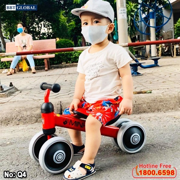 Xe chòi chân cho bé