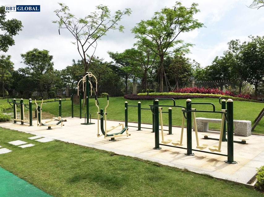 Lắp đặt thiết bị thể dục tại công viên