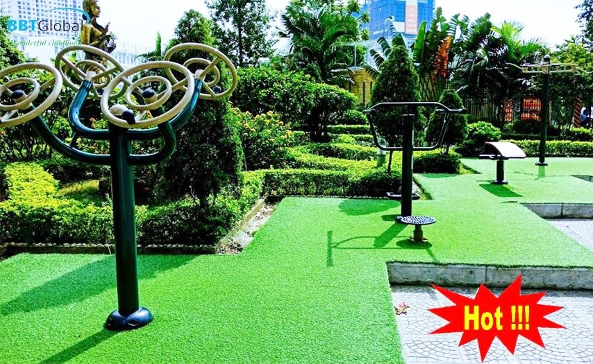 Lắp đặt thiết bị thể dục tại công viên