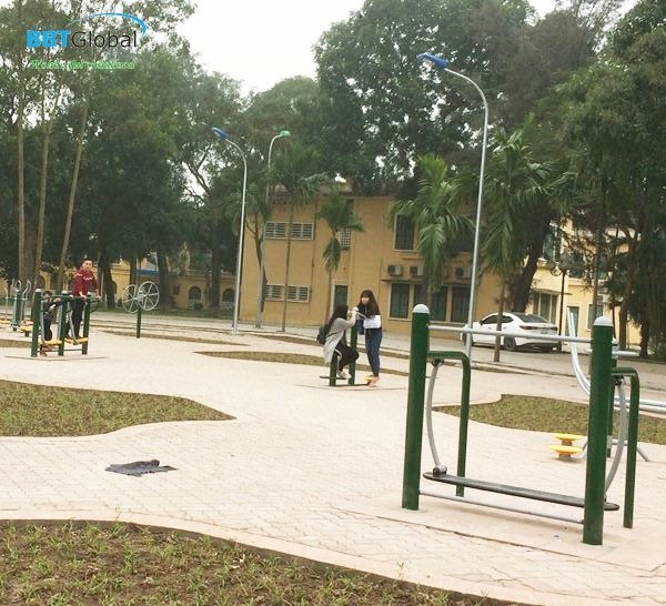 Lắp đặt thiết bị thể dục tại trường học