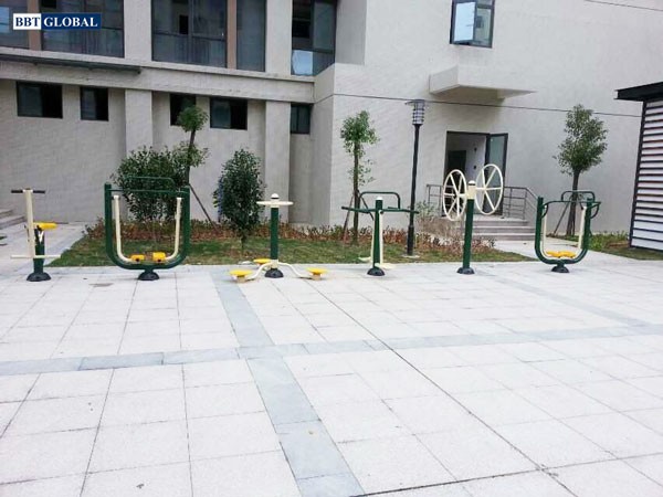 Lắp đặt thiết bị thể dục tại khu dân cư