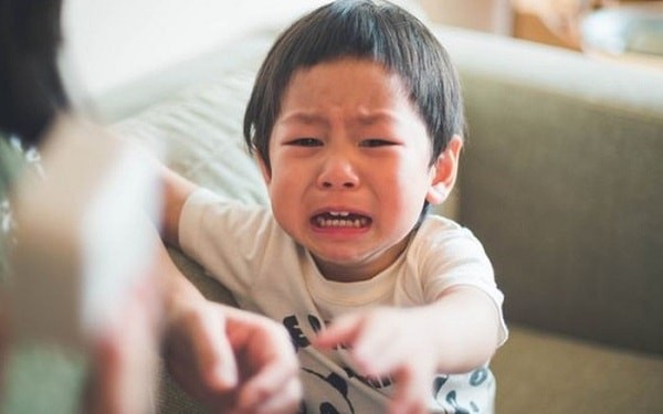 Bé cứng đầu khó bảo