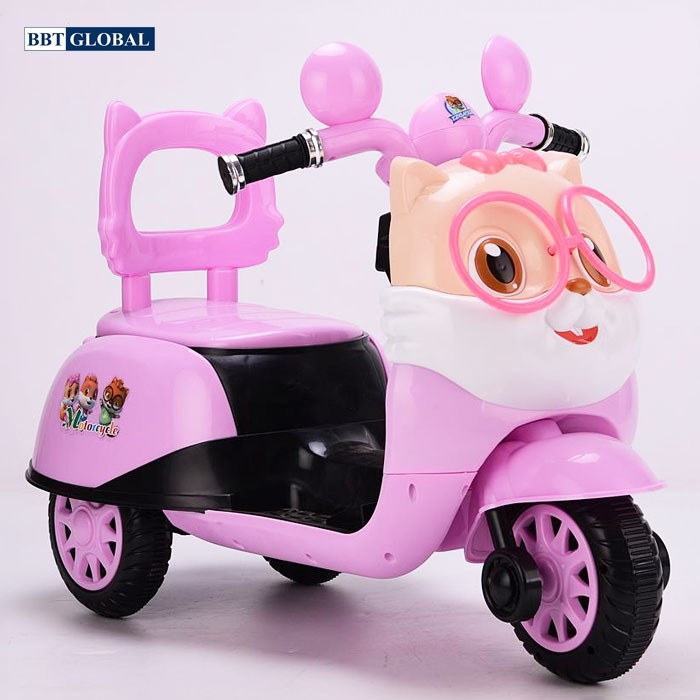 Xe máy cho bé gái 3 tuổi