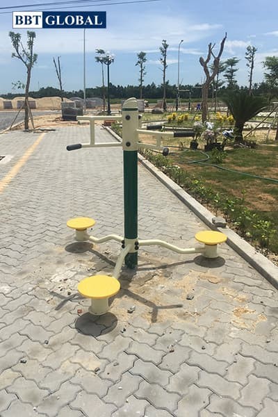 Máy tập thể dục tại công viên