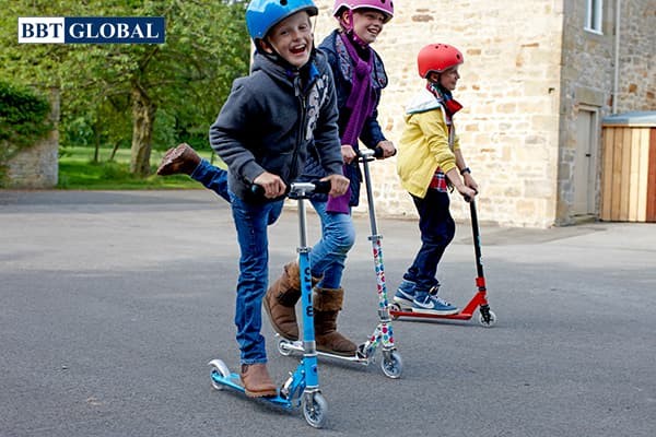 Tác dụng của xe trượt scooter cho bé