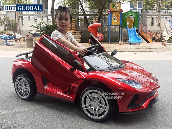 Xe Ô tô điện trẻ em dáng Lamborghini có micro karaoke BBT-6868