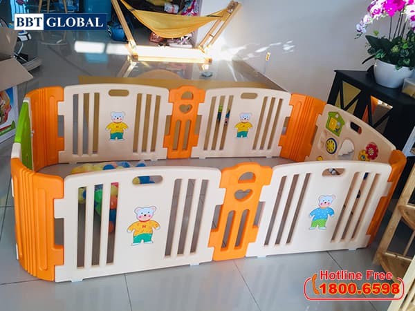 Quây cũi nhựa Hàn Quốc cho bé có đồ chơi HNP736
