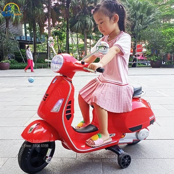 Xe máy điện trẻ em Vespa màu đỏ