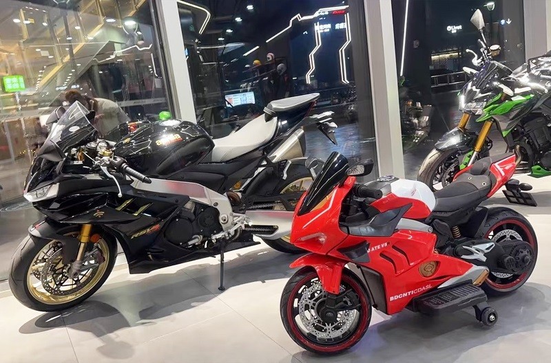 Xe máy điện trẻ em Moto DUCATI V5 cỡ lớn 1.4m BBT-5000