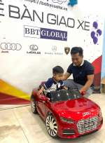 le-ban-giao-xe-oto-cho-be-audi-9999-2