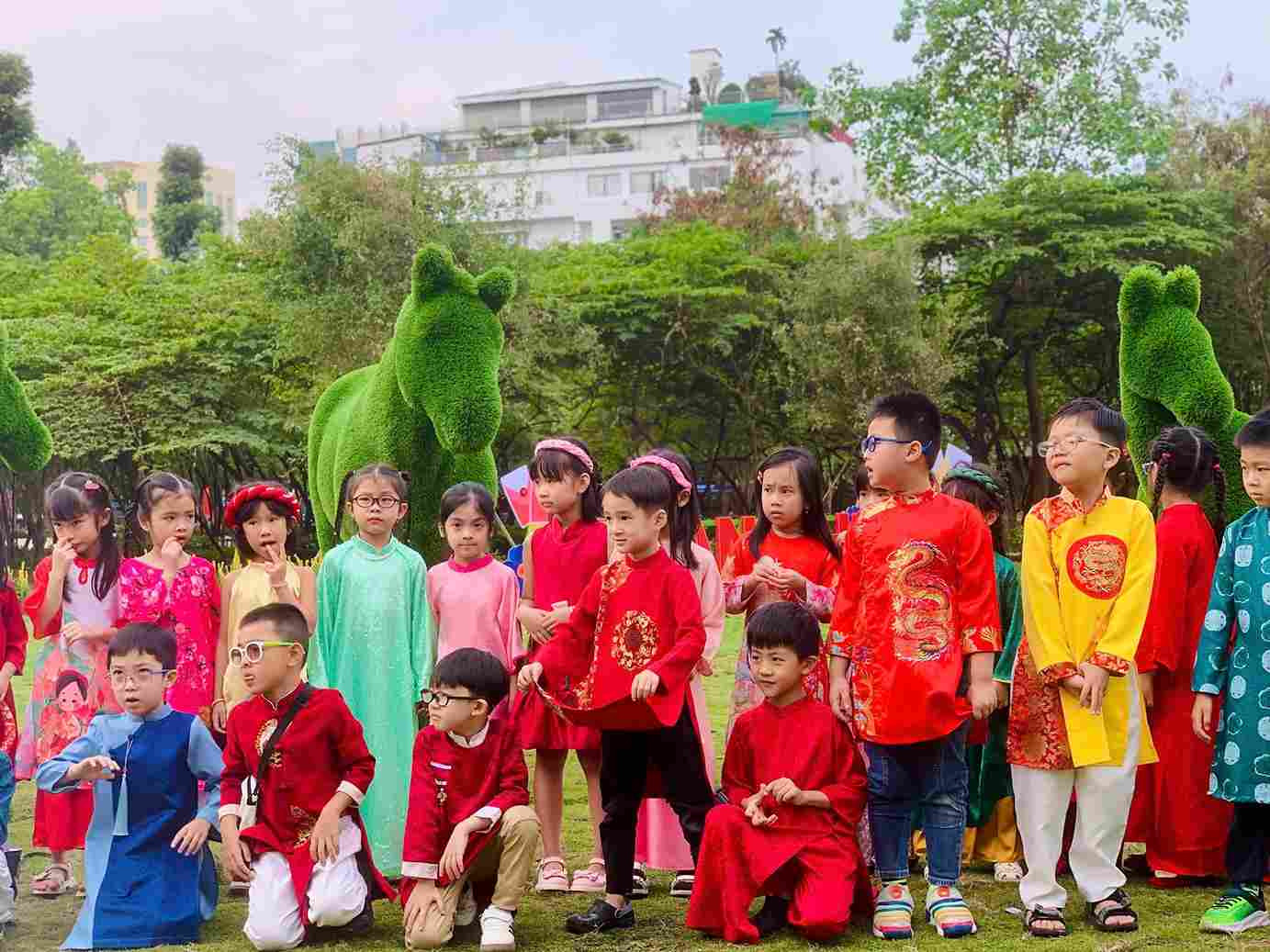 An toàn cho bé dịp Tết hoạt động ngoài trời