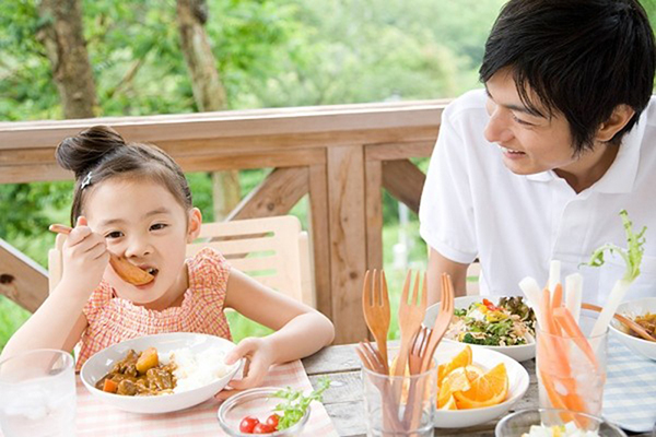 giúp trẻ thông minh - dinh dưỡng đầy đủ