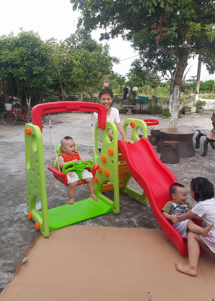 Cầu trượt xích đu giúp bé năng động tự tin hơn