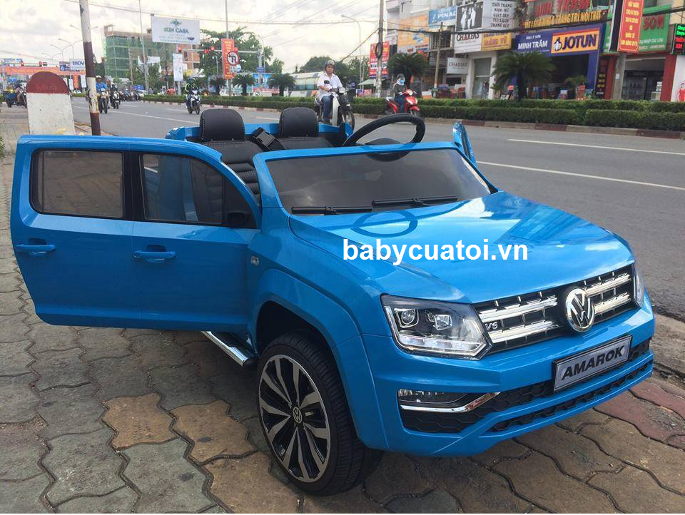 Ô tô điện bản quyền Volkswagen Amarok màu xanh
