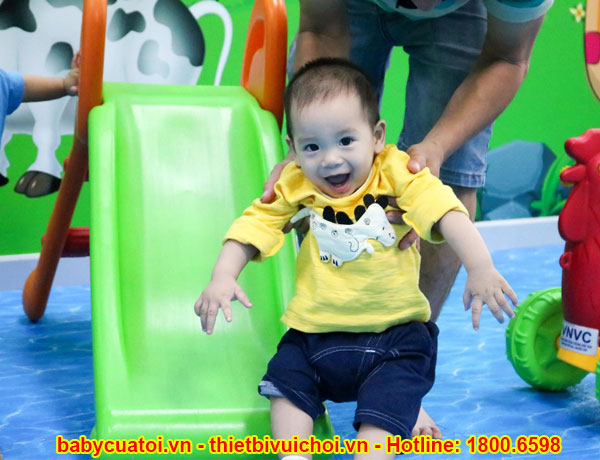 khu-vui-choi-lap-dat-tai-phong-tiem-chung-VNVC-babycuatoi-3