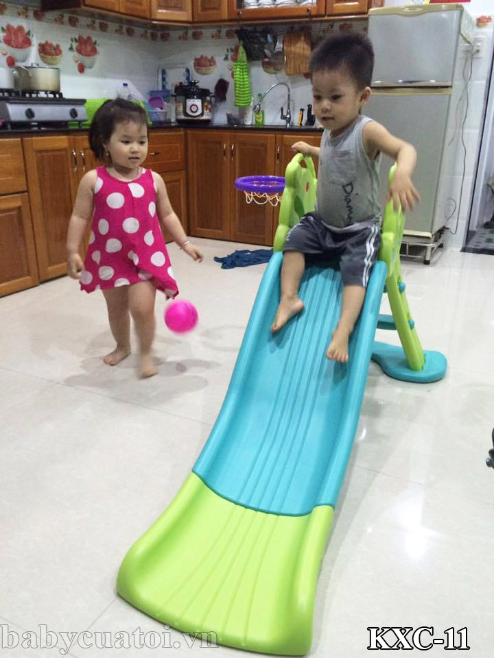 Đồ chơi cầu trượt giúp con tăng cường sự khéo léo và phát triển chiều cao