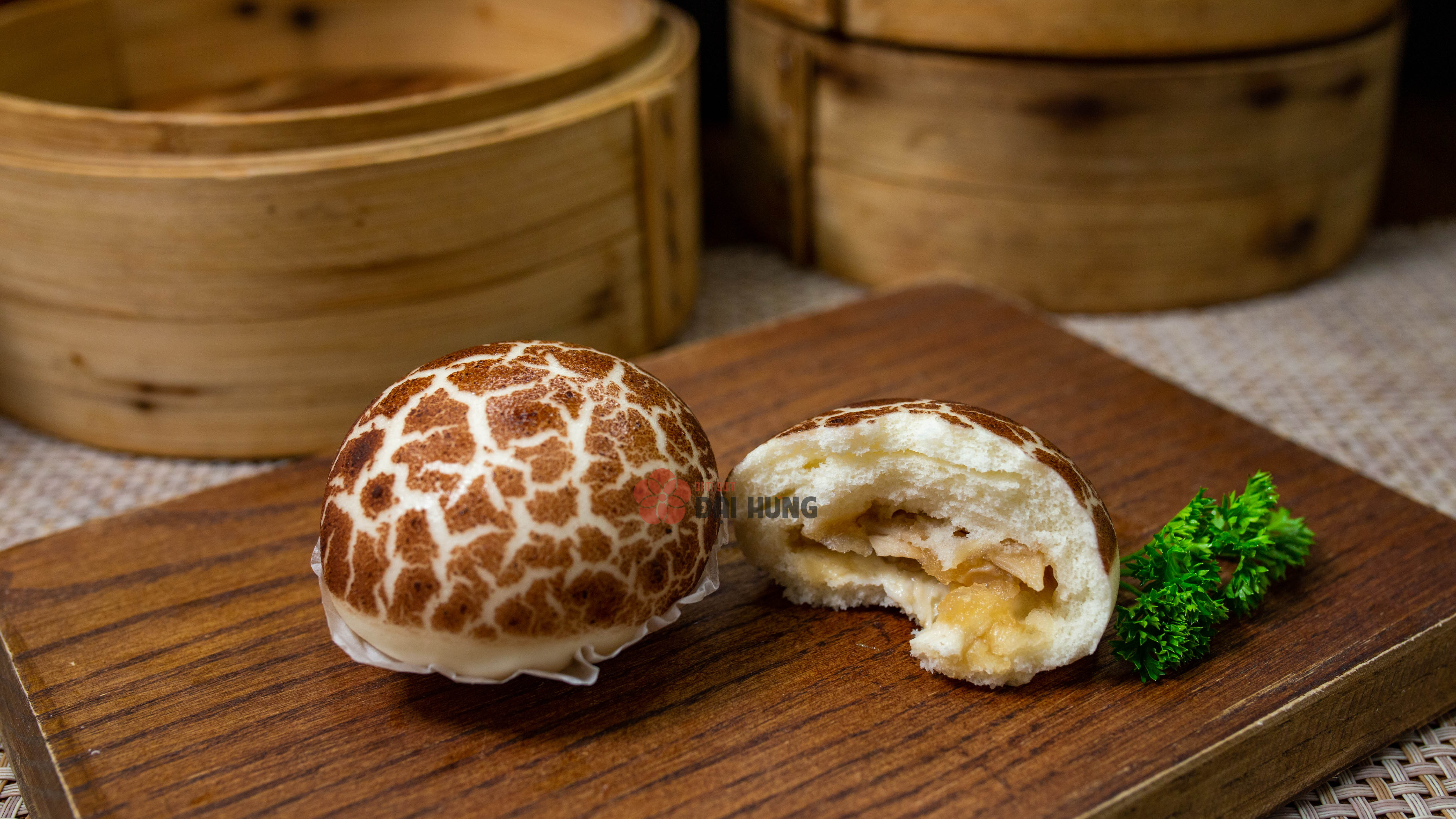 Bánh bao nấm có nét đặc trưng về hình dáng và màu sắc 