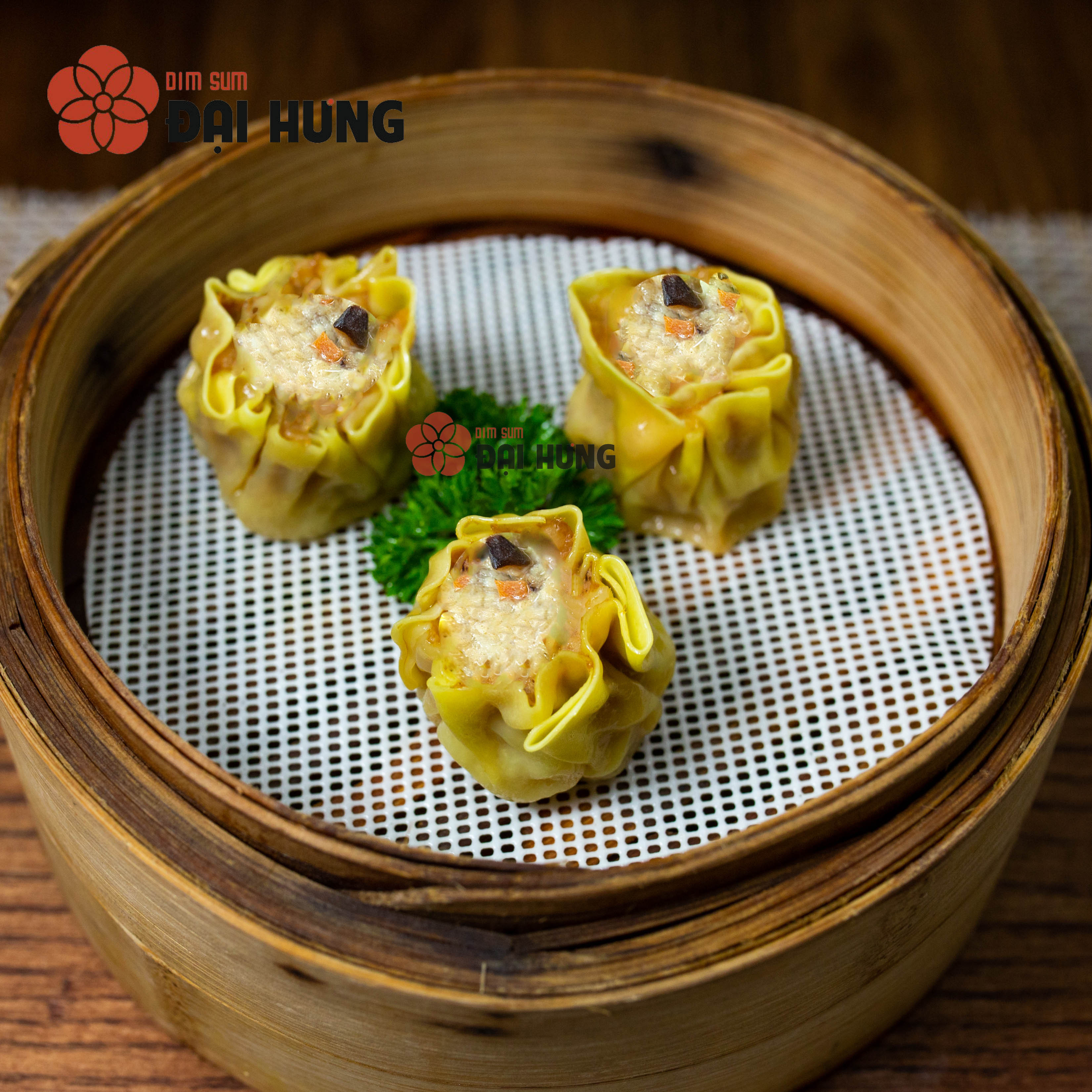 Xíu mại gà có vị thanh ngọt từ thịt gà và rau củ