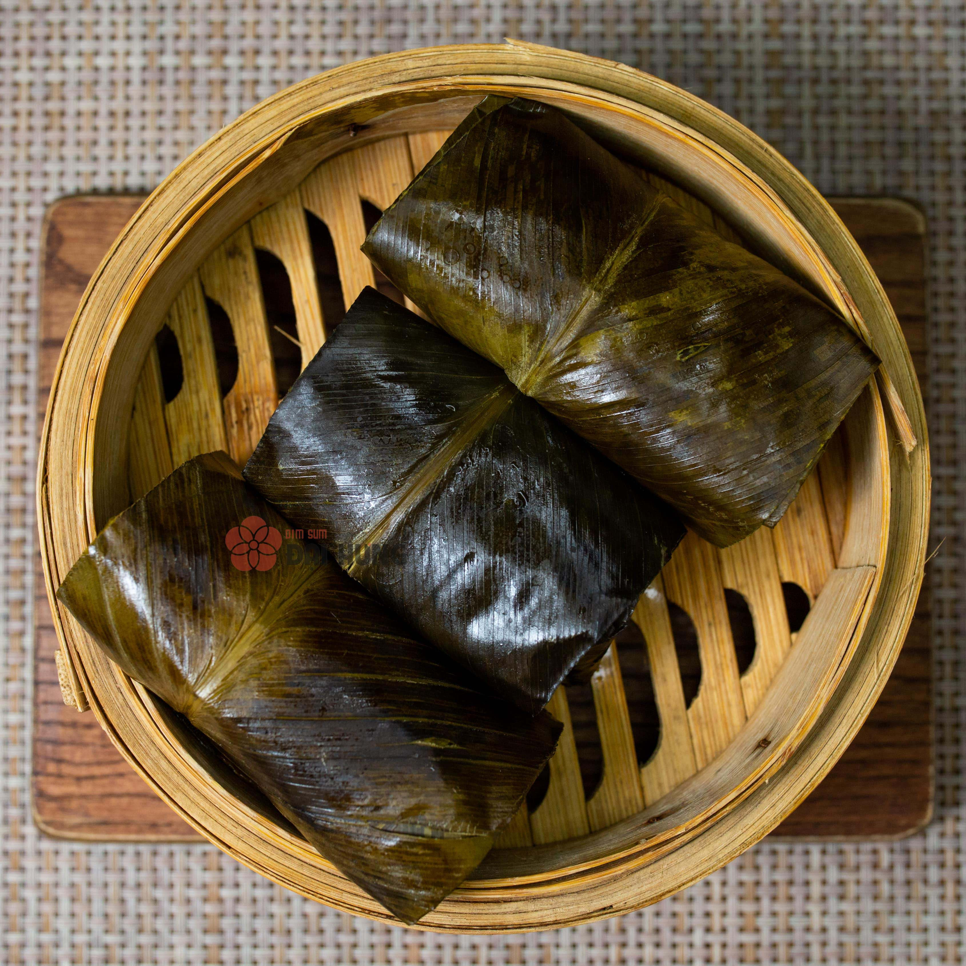 Sử dụng xôi gà còn nóng sẽ ngon hơn rất nhiều