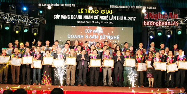 trao20gia20cup20vang20doanh20nhan20xu20nghe