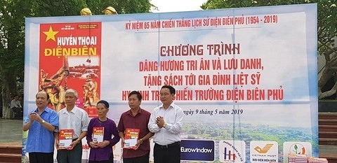 eurowindow-dong-hanh-cung-ct-tang-sach-huyen-thoai-dien-bien-12