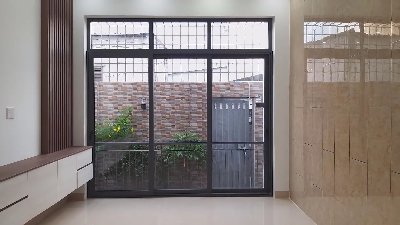 Cửa đi nhôm 3 cánh mở trượt lắp tại vị trí ra ban công