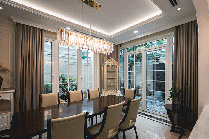 Hình ảnh cửa sổ nhôm 2 cánh 2 lớp kính lắp đặt trong biệt thự khung trắng