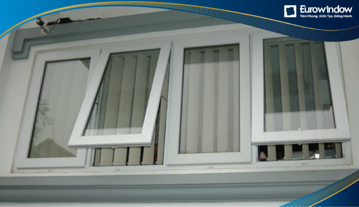 Cửa sổ nhôm 4 cánh mở hất lắp đặt tại vị trí cửa sổ nhà ở dân dụng không tiếp xúc với công trình khác cho không gian sống trở nên thoáng đãng, mát mẻ hơn.
