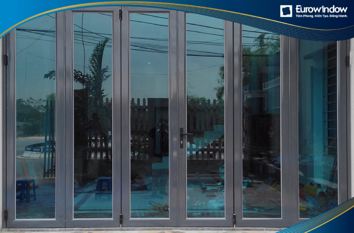 Cửa nhôm 6 cánh sử dụng tại công trình nhà ở dân dụng đem lại tính thẩm mỹ cao.