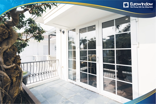 Giá cửa nhựa lõi thép trên thị trường cực kỳ đa dạng