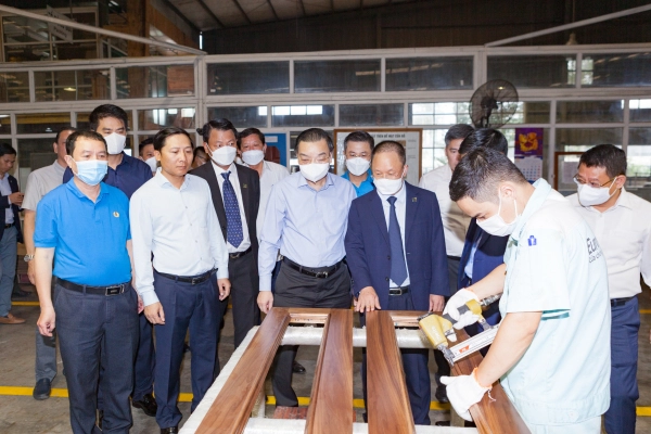 chu-tich-hn-tham-nha-may-10