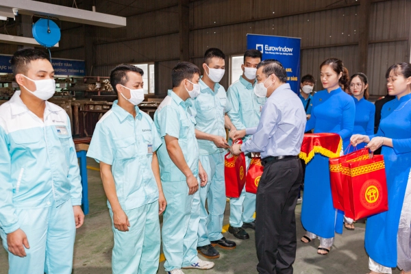 chu-tich-hn-tham-nha-may-34