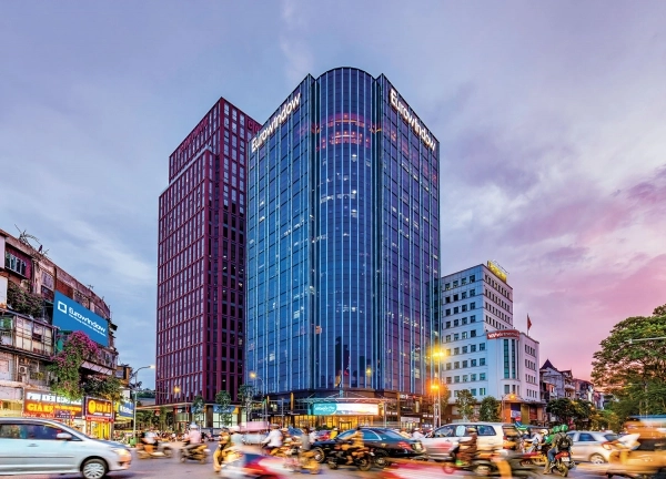 Mức giá của cửa nhôm Eurowindow là hợp lý vì sử dụng nguyên vật liệu cao cấp nhập khẩu từ nước ngoài và sở hữu khả năng chống ồn, cách nhiệt vượt trội.