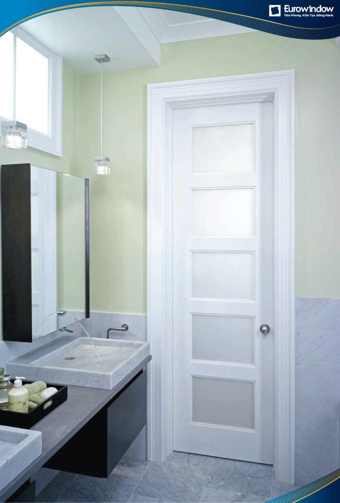 Cửa nhôm nhà vệ sinh chia ô sử dụng kính mờ đảm bảo sự riêng tư cho người dùng.