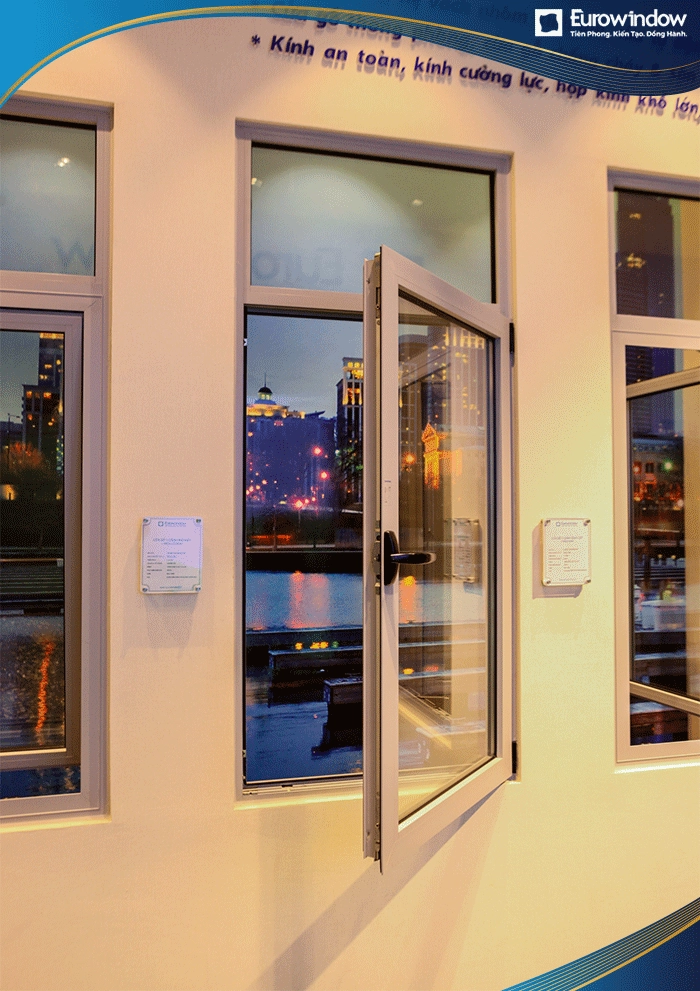 Cửa sổ 1 cánh mở quay nhôm Eurowindow màu xám đẹp mắt 