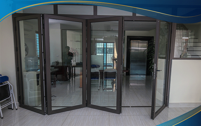 Cửa nhôm màu cà phê kiểu xếp gấp dành cho các công trình lớn