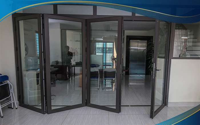 Cửa nhôm màu cà phê kiểu xếp gấp dành cho các công trình lớn