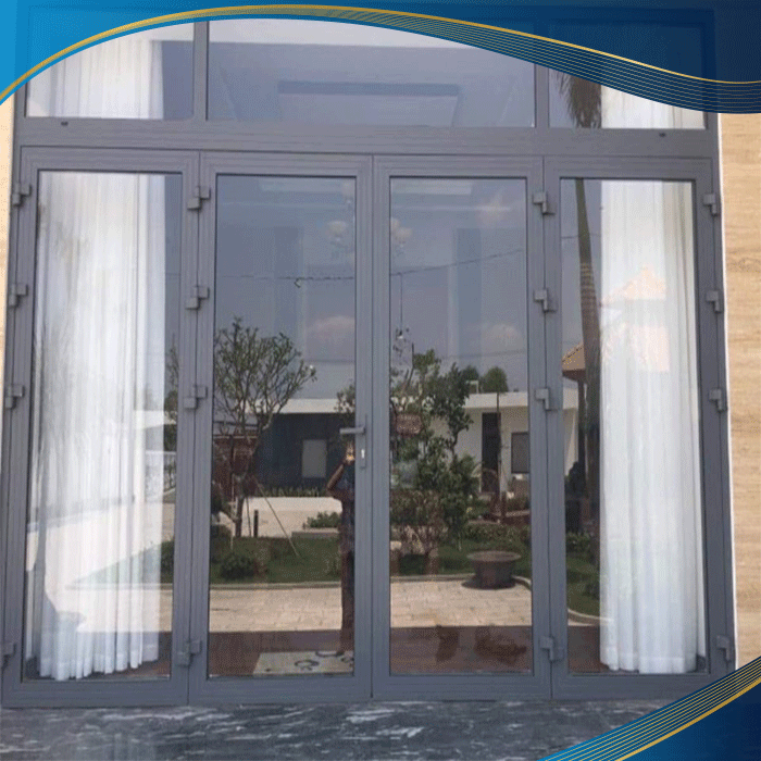 Cửa nhôm màu ghi hệ cửa đi 4 cánh phổ biến cho những căn nhà lớn 