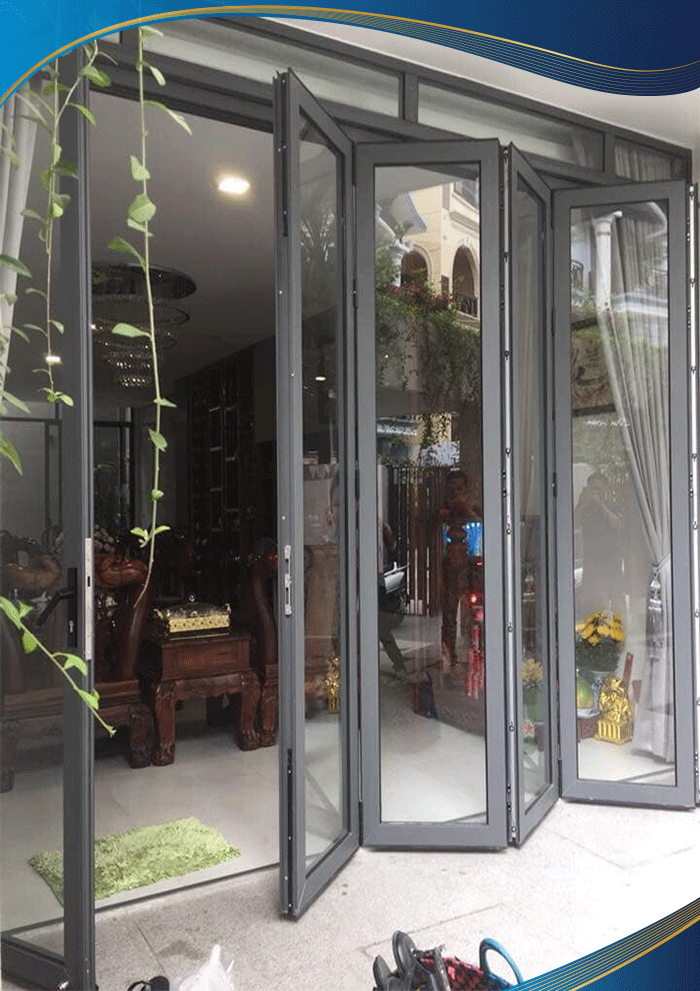 Cửa xếp trượt 4 cánh thương được lắp đặt tại không gian lớn, vừa tăng tính thẩm mỹ, vừa mở rộng tầm nhìn
