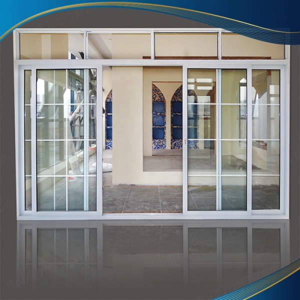 Cửa đi nhôm màu trắng 4 cánh xếp trượt sang trọng