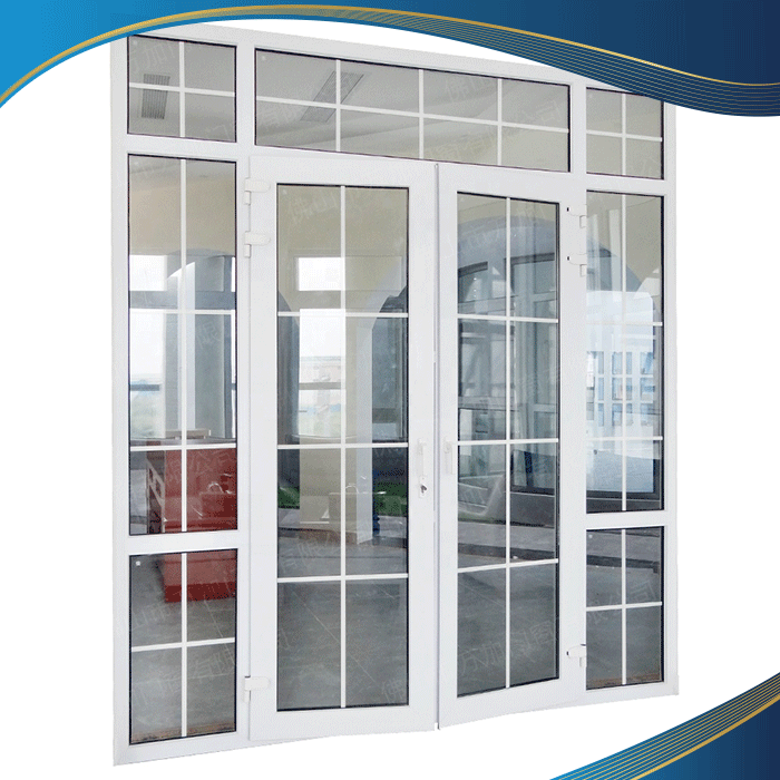 Cửa nhôm màu trắng mở quay 2 cánh ở ban công