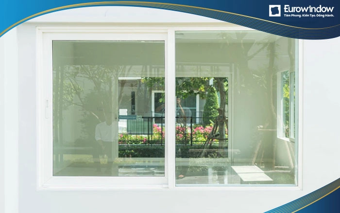 Kích thước của khung và cánh cửa thay đổi theo quy cách mở và diện tích lắp đặt của gia đình