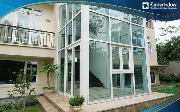 Cửa nhựa lõi thép kết hợp với vách kính cho công trình
