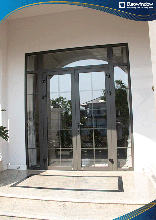 Cửa đi nhựa lõi thép mở quay 2 cánh tại một nhà riêng ở Biên Hoà