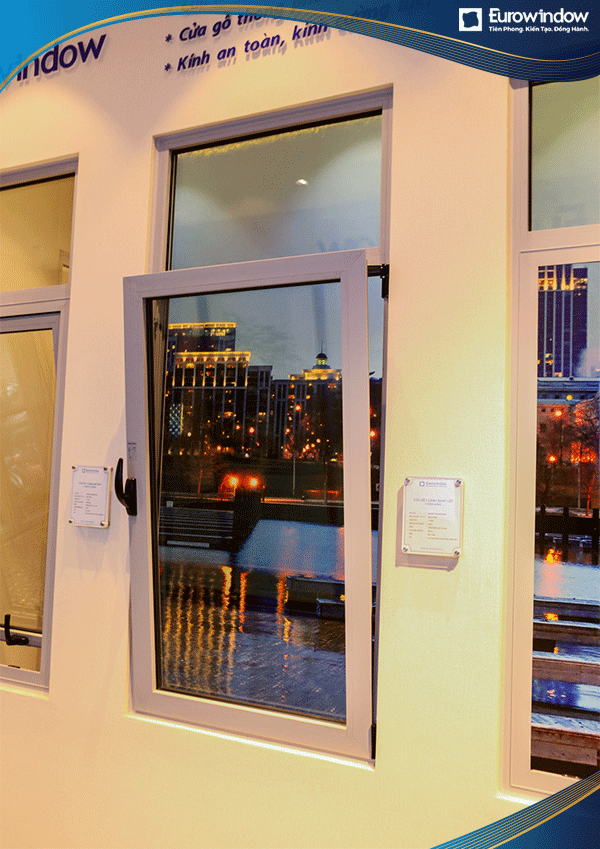 Cửa sổ 1 cánh mở hất lật trong màu trắng được Eurowindow ứng dụng lắp đặt tại vị trí phòng khách, phòng ngủ của nhà ở thông dụng, khách sạn, căn hộ