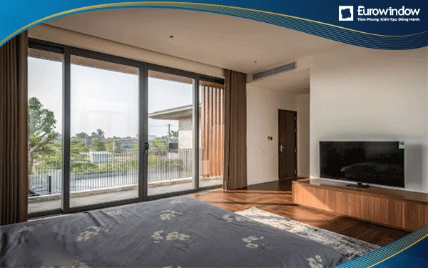 Cửa nhựa lõi thép Eurowindow 2 cánh cỡ lớn dùng cho phòng ngủ